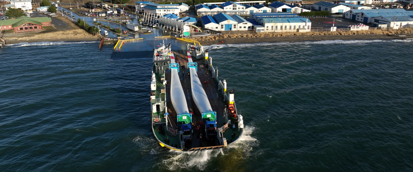 MOVIMIENTO DE ASPAS DE AEROGENERADORES MARCA PUNTO CLAVE EN EL TRASLADO DE CARGA DE GRANDES DIMENSIONES EN PUNTA ARENAS