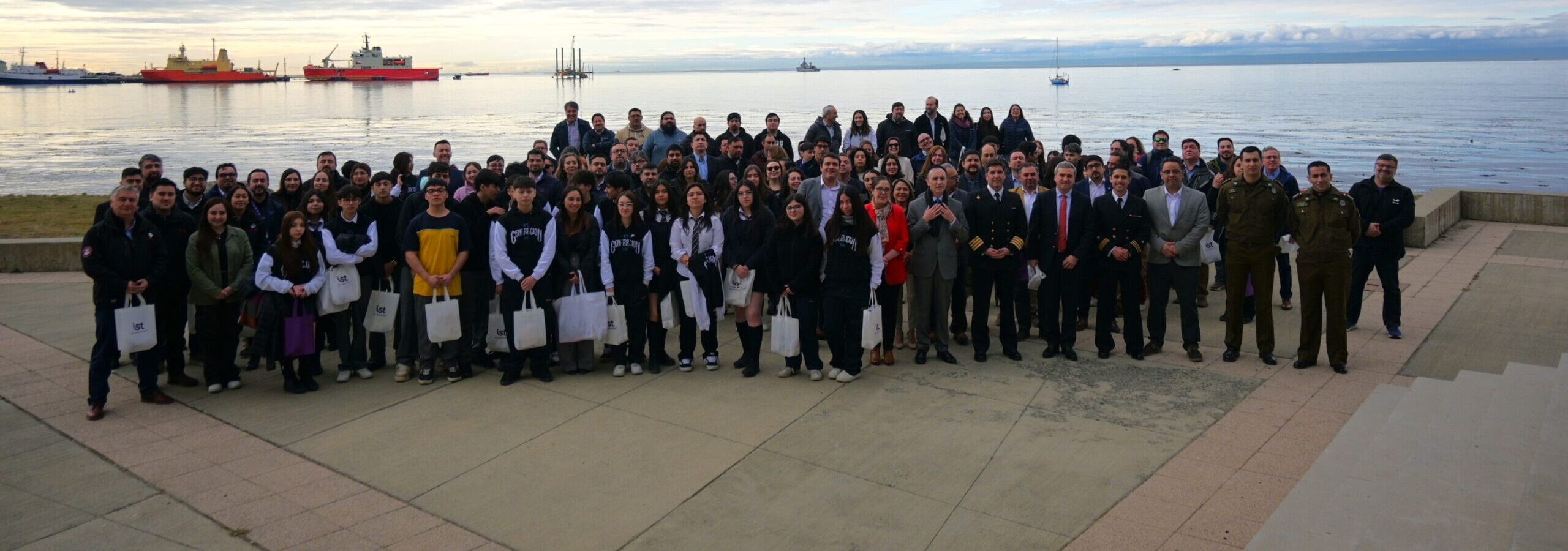 ANTÁRTICA, GESTIÓN DE RIESGOS ANTE DESASTRES Y TRANSPORTE DE CARGA MARCARON SEMINARIO DE MAGALLANES PUERTO SOSTENIBLE