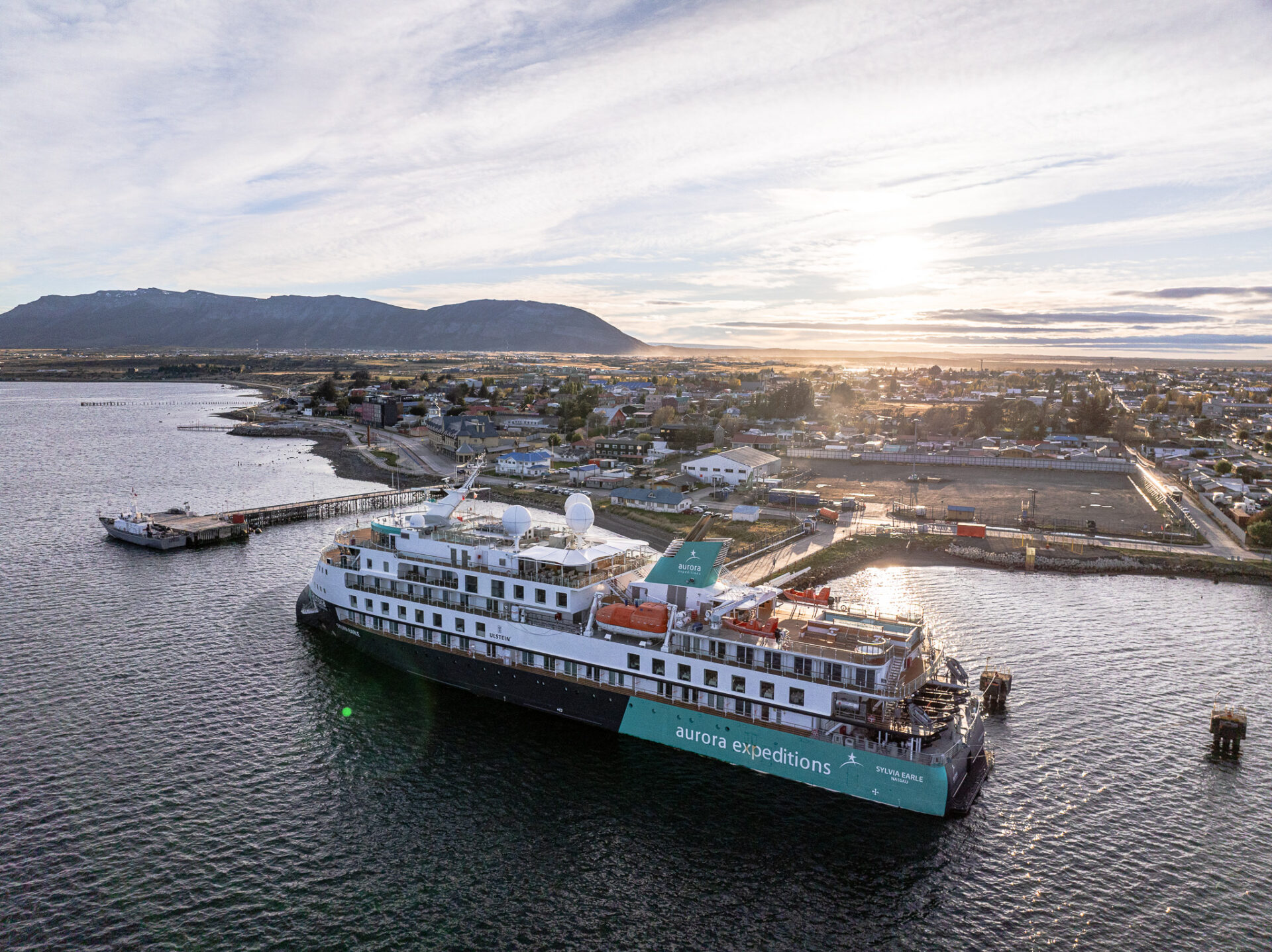 Empresa Portuaria Austral entrega positivo balance de la temporada de cruceros con histórica cifra de pasajeros