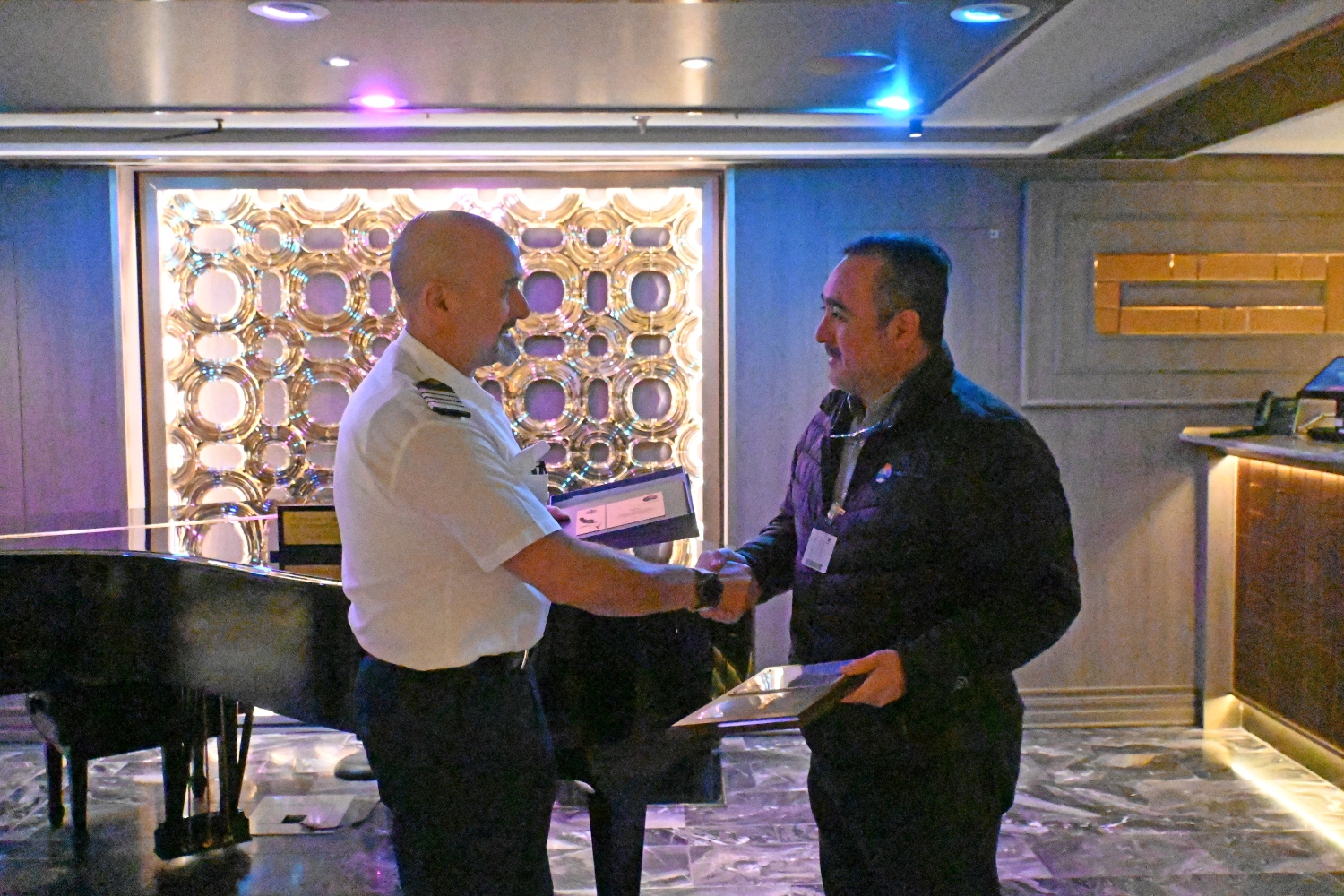 RECONOCIMOS AL CRUCERO VISTA EN SU PRIMERA RECALADA EN EL MUELLE PRAT